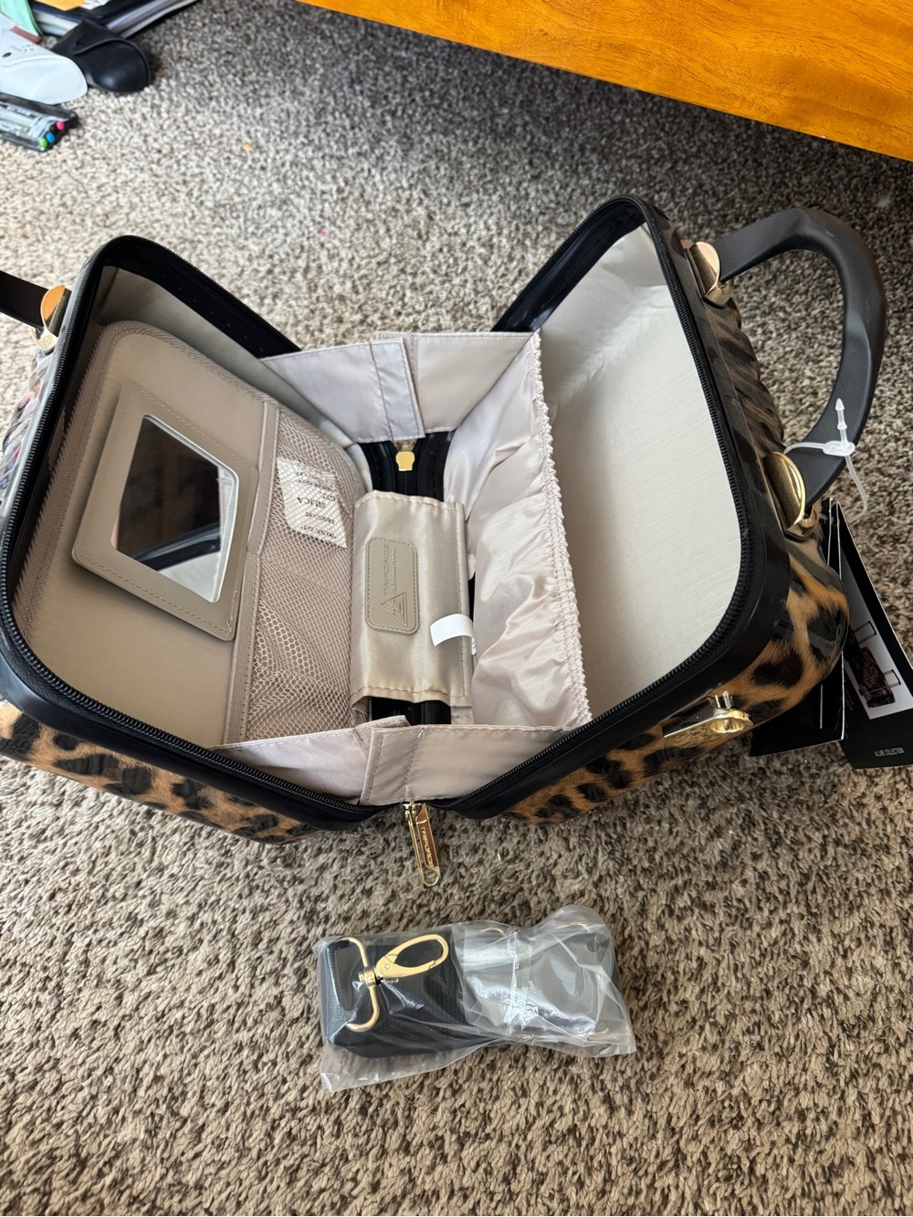 Leopard Print Hard-Shell Top Travel Bag - Cosmetic Case Carry On - Picture 3 of 4